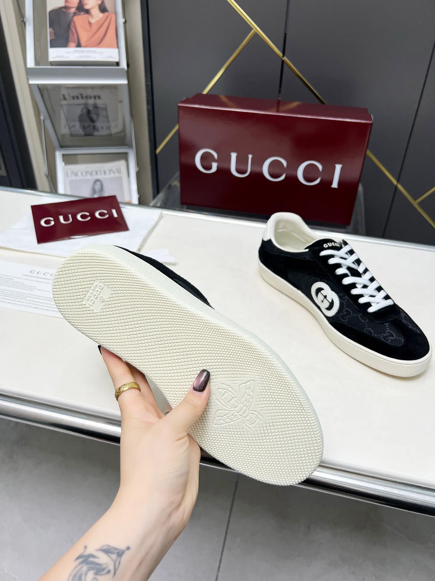 👟👟Ex-factory price 520👟👟 High version GUCCI's latest moral training shoes🔥🔥Double G leather with three-dimensional Gucci letters. The 3D effect creates a free flowing texture of the entire shoe, smooth line design. Light, comfortable and breathable, women's size 35-40, men's size 39-45